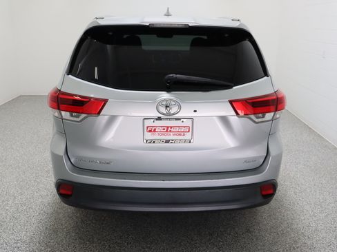 Used 2019 Toyota Highlander XLE FWD image 8