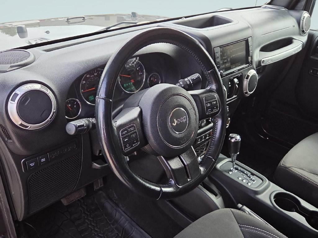 Used 2018 Jeep Wrangler Unlimited Rubicon w/ Cold Weather Group AWD/4WD image 14