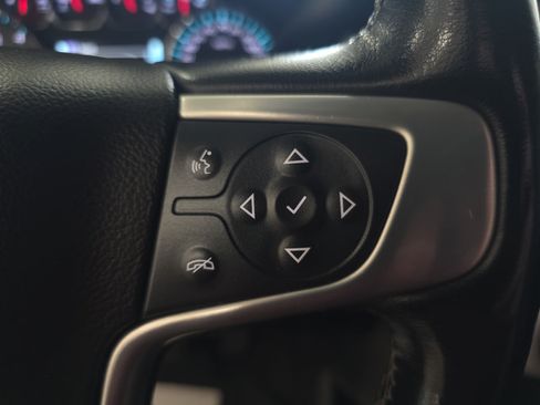 Used 2019 GMC Yukon XL SLT w/ Premium Edition AWD/4WD image 16