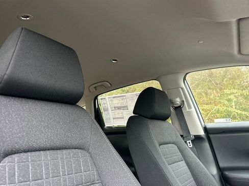New 2026 Honda HR-V LX image 18