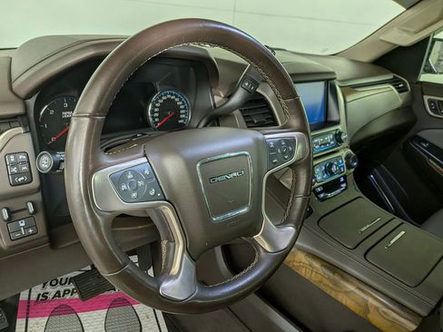 Used 2020 GMC Yukon Denali w/ Denali Premium Package image 21