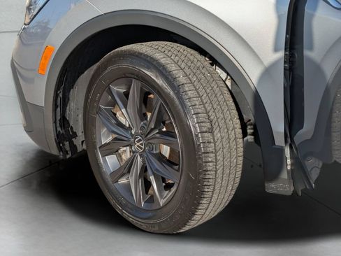 Used 2023 Volkswagen Tiguan SE FWD image 33