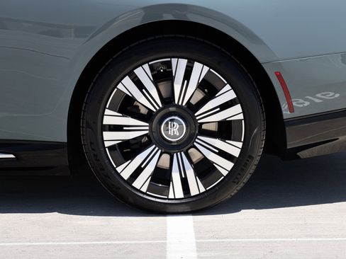 Used 2024 Rolls-Royce Spectre w/ Spectre Launch Package AWD/4WD image 15