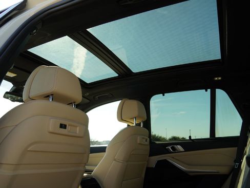 Used 2021 BMW X5 xDrive40i w/ M Sport Package image 33