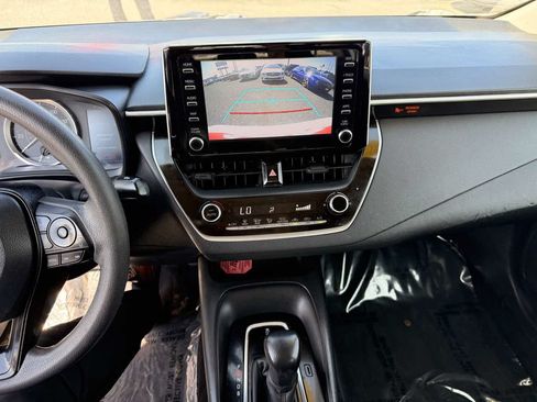Used 2020 Toyota Corolla LE FWD image 7