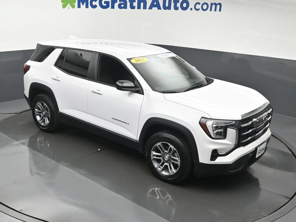Used 2025 GMC Terrain Elevation AWD/4WD image 3