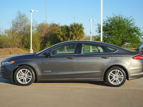 Used 2018 Ford Fusion S image 3