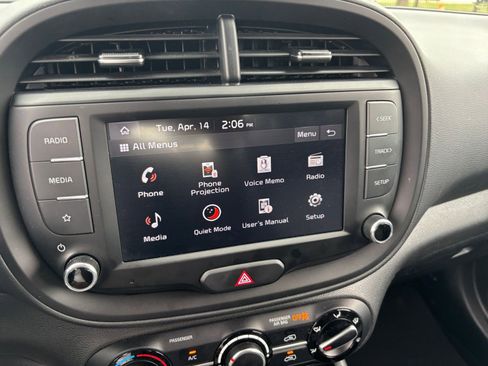 Used 2025 Kia Soul LX w/ LX Technology Package FWD image 20