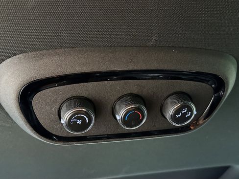 Used 2023 Dodge Durango GT image 31