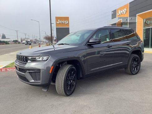 New 2026 Jeep Grand Cherokee Altitude image 5
