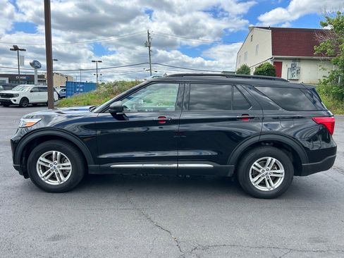 Used 2024 Ford Explorer XLT w/ Equipment Group 202A AWD/4WD image 8