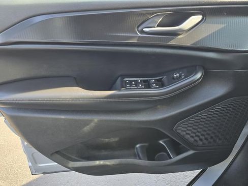 Used 2024 Jeep Grand Cherokee Altitude image 9