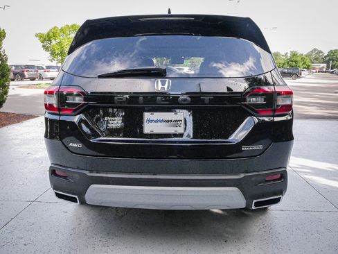 Used 2025 Honda Pilot Touring image 10
