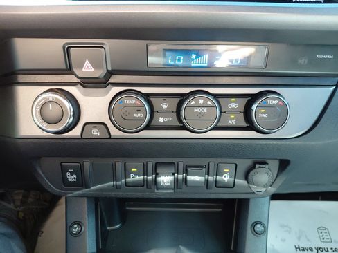 Certified 2021 Toyota Tacoma TRD Off-Road w/ Technology Package AWD/4WD image 38