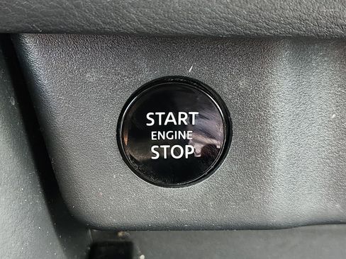 Used 2025 Nissan Rogue SV FWD image 24