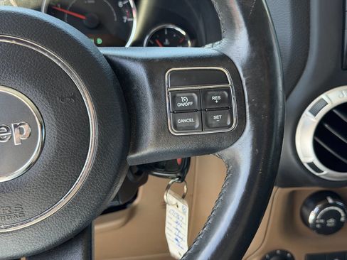 Used 2016 Jeep Wrangler Unlimited Sahara w/ Connectivity Group AWD/4WD image 25