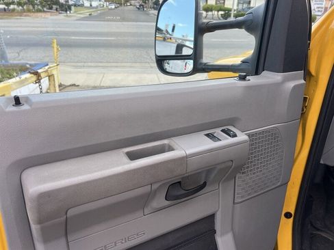Used 2022 Ford E-350 and Econoline 350 Super Duty RWD image 16
