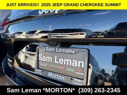 New 2025 Jeep Grand Cherokee Summit w/ Luxury Tech Group V image 10