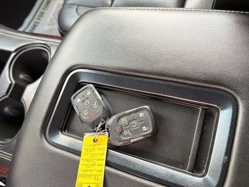 Used 2018 GMC Yukon SLT w/ Premium Edition image 12