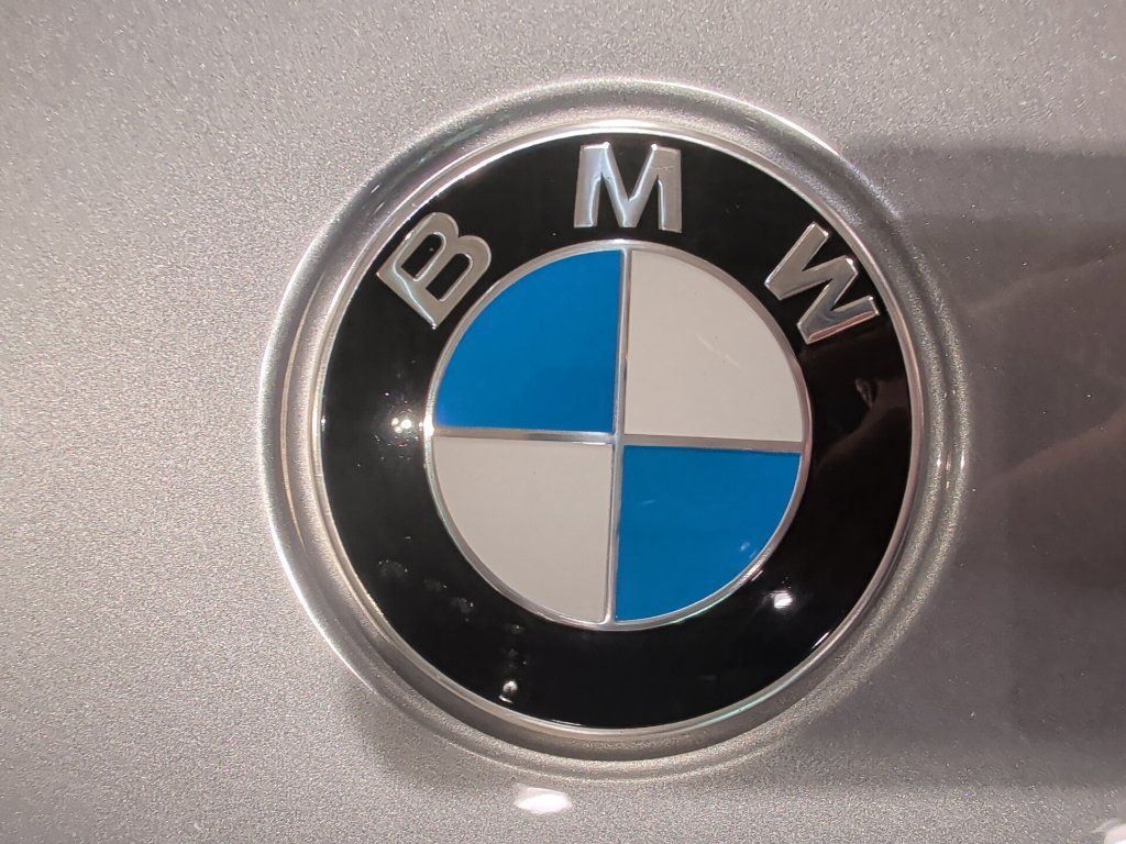 Certified 2025 BMW 330i xDrive Sedan w/ Premium Package AWD/4WD image 8