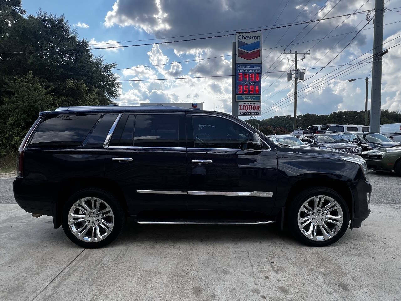 Used 2017 Cadillac Escalade Luxury w/ LPO, Radiant Package AWD/4WD image 7