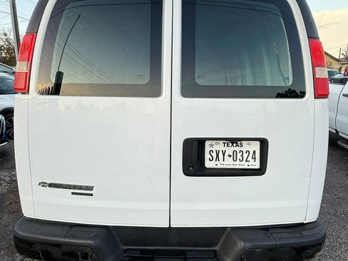 Used 2014 Chevrolet Express 1500 RWD image 6