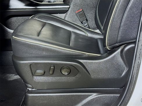 Used 2021 GMC Yukon SLT image 17