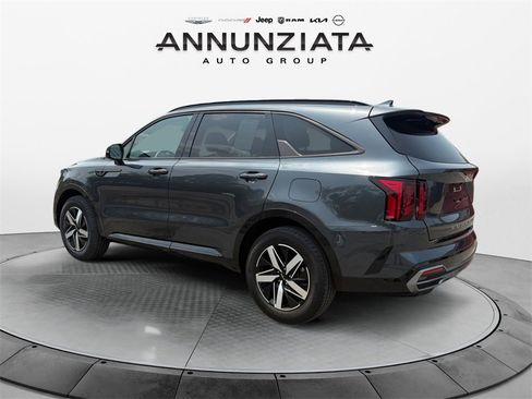 Used 2022 Kia Sorento EX image 3