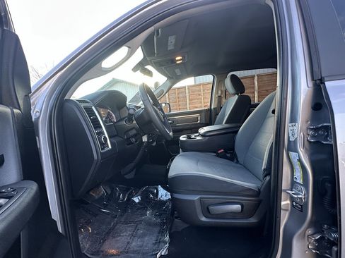 Used 2021 RAM 1500 Classic SLT image 40