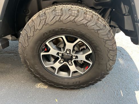 Certified 2022 Jeep Wrangler Unlimited Rubicon w/ LED Lighting Group AWD/4WD image 28