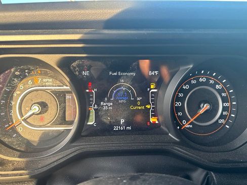Used 2024 Jeep Gladiator Rubicon w/ Technology Group AWD/4WD image 15