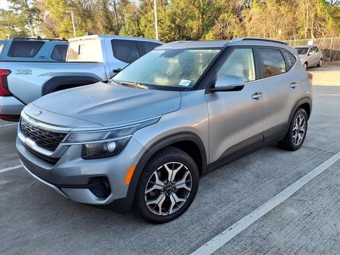 Used 2021 Kia Seltos EX image 4