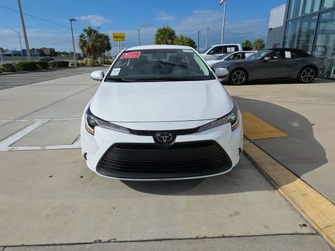 Used 2025 Toyota Corolla LE FWD image 8