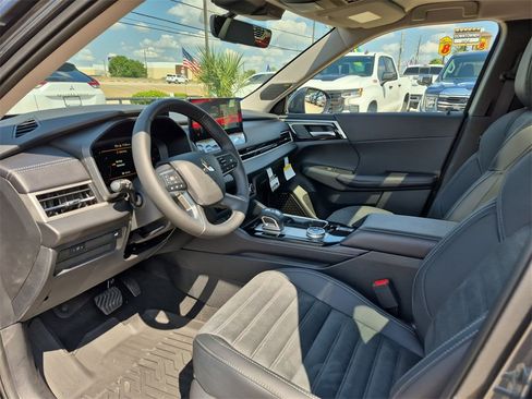 New 2025 Mitsubishi Outlander SE image 65