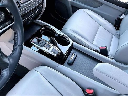 Used 2022 Honda Pilot Touring image 18