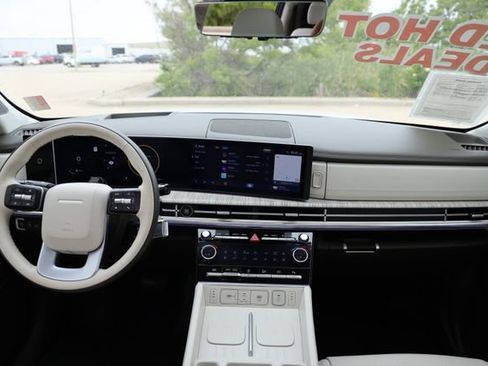 Used 2025 Hyundai Santa Fe Calligraphy FWD image 12