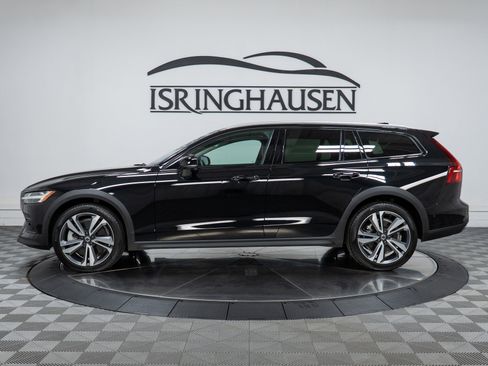 Used 2024 Volvo V60 B5 Cross Country Plus image 8