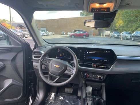 Used 2025 Chevrolet TrailBlazer LT image 30