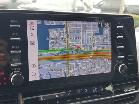 Used 2022 Toyota Sienna XSE image 10