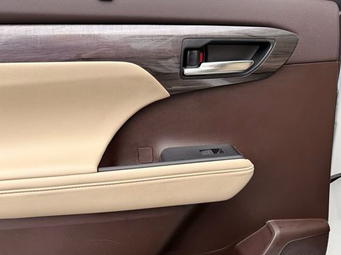 Used 2022 Toyota Highlander Platinum image 40