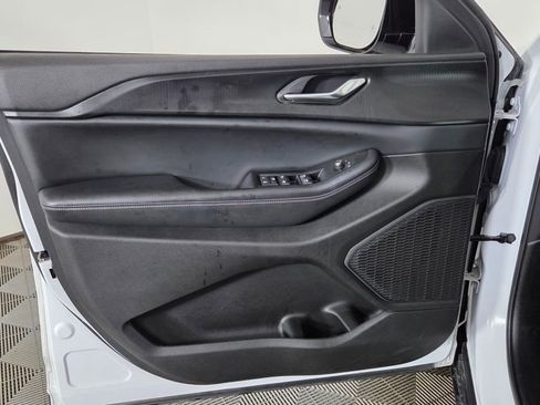 Used 2023 Jeep Grand Cherokee L Altitude image 14