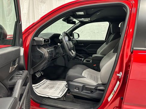Used 2025 Toyota Tacoma TRD Sport image 10