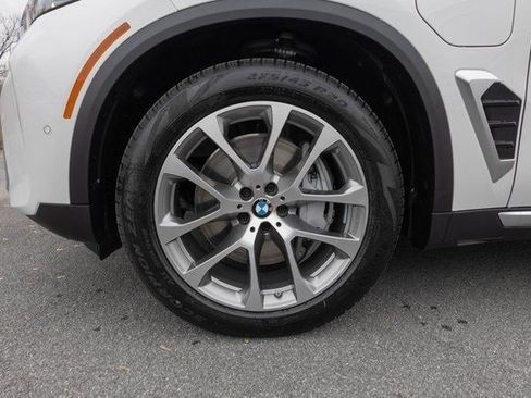 New 2026 BMW X5 xDrive50e image 5