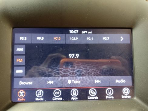 Used 2020 Dodge Durango SXT image 25