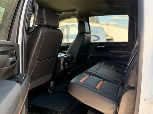 Used 2025 GMC Sierra 2500 AT4 image 11