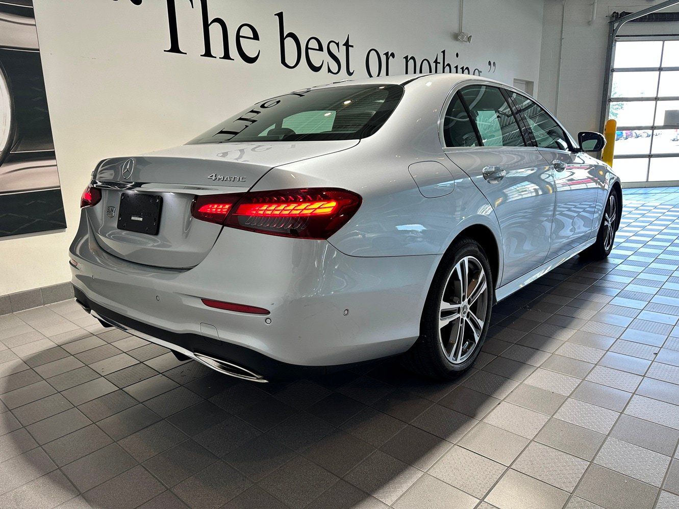 Used 2023 Mercedes-Benz E 350 4MATIC Sedan image 4