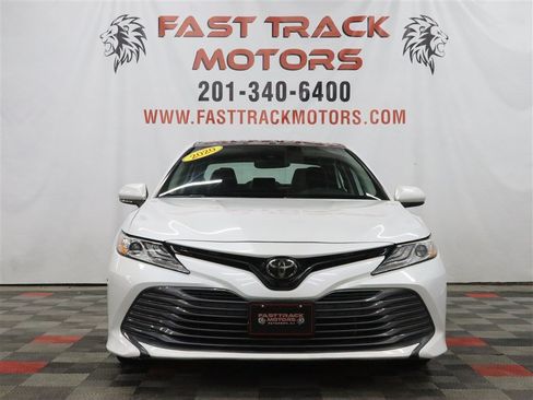 Used 2020 Toyota Camry XLE FWD image 2