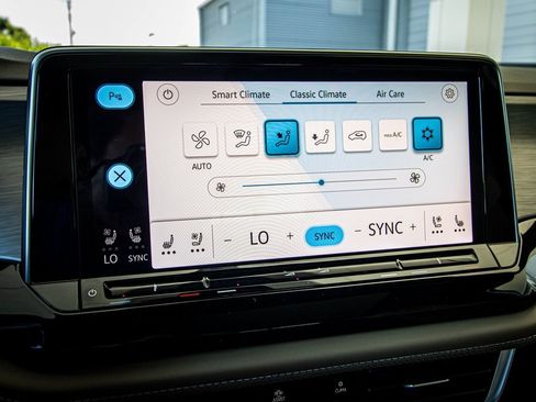 New 2026 Volkswagen Atlas Cross Sport SE image 38