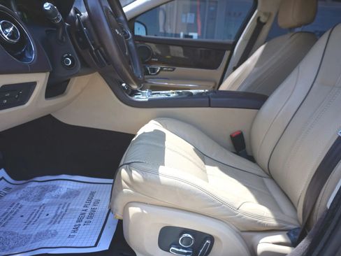 Used 2016 Jaguar XJ R-Sport RWD image 20