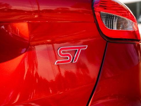 Used 2018 Ford Focus ST w/ Equipment Group 401A image 29